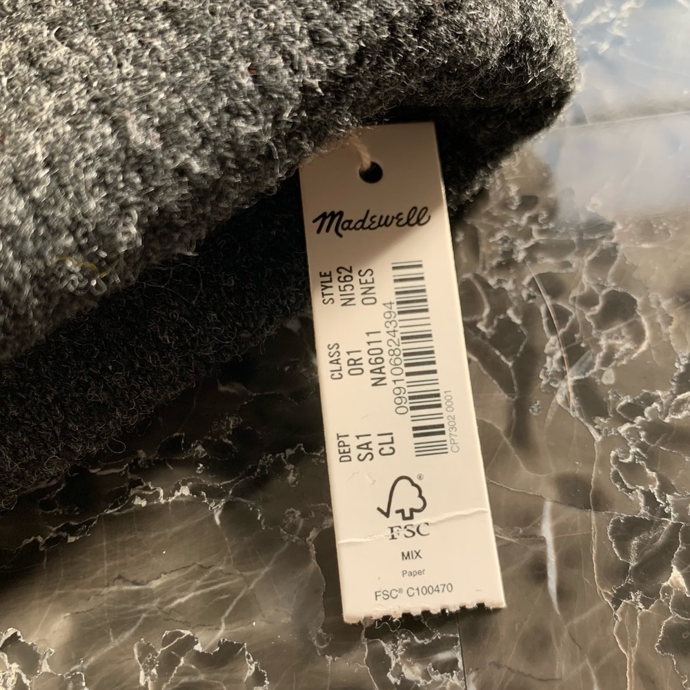 New Madewell Beanie Pom Pom Spellout Gray - Picture 7 of 7